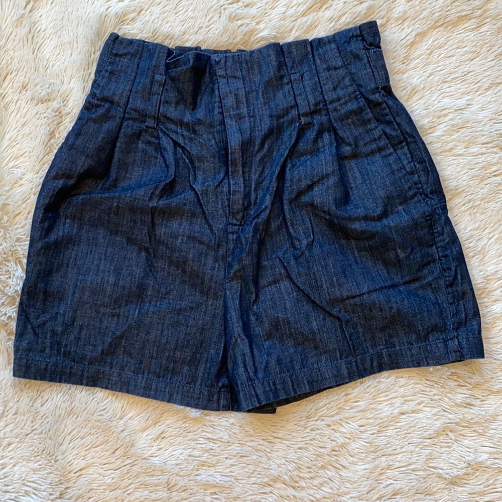 Paper bag shorts.. ❣️